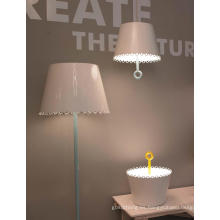 Nuevo estilo blanco E27 lámpara de mesa de metal moderno (MT21158-3-400)